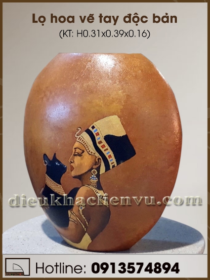 Lọ hoa vẽ tay độc bản